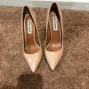 Steve Madden size 7 Nude Patent Pumps